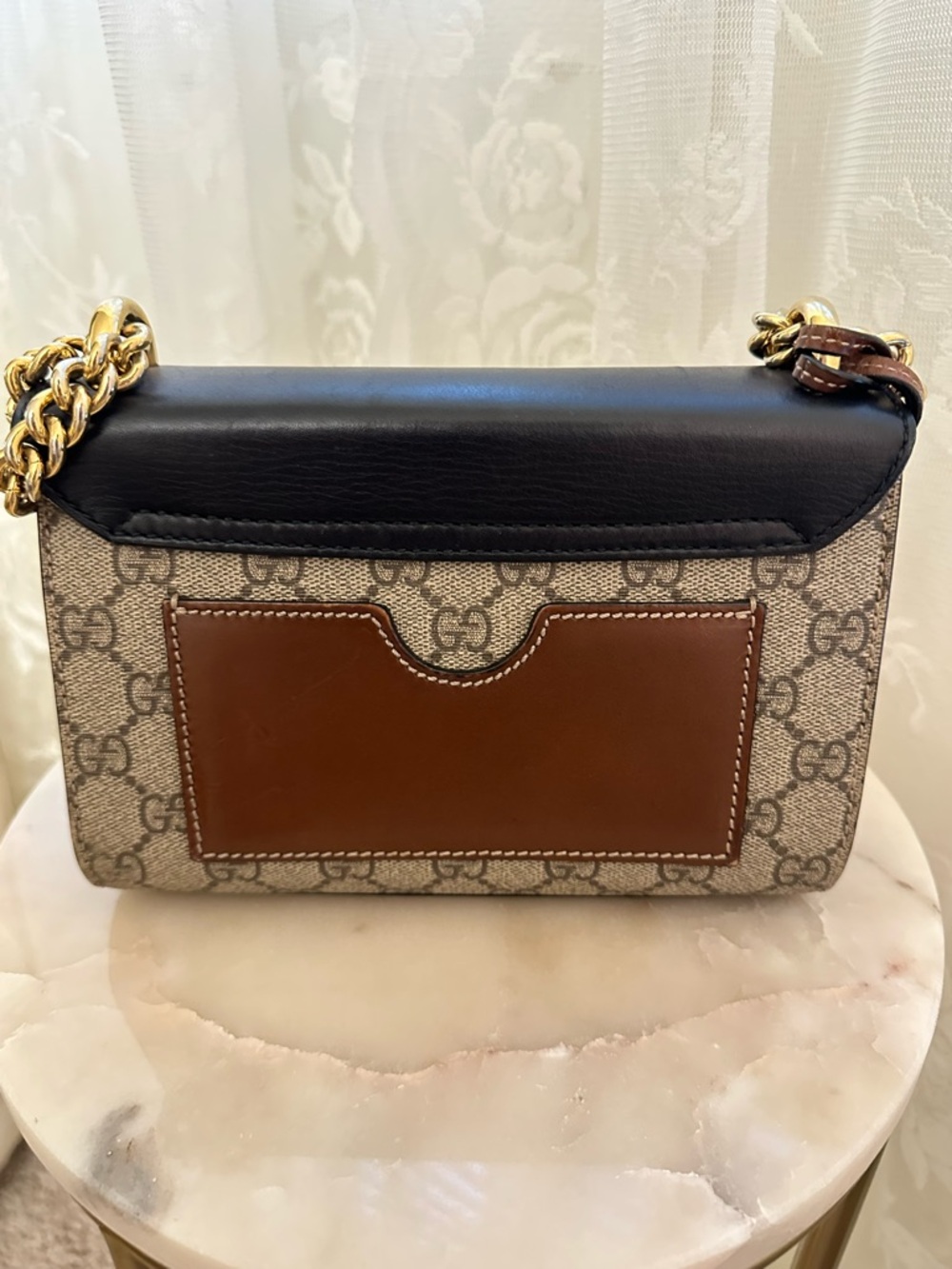 Authentic Gucci Black Leather and Beige GG Supreme Shoulder Bag - Picture 4 of 8